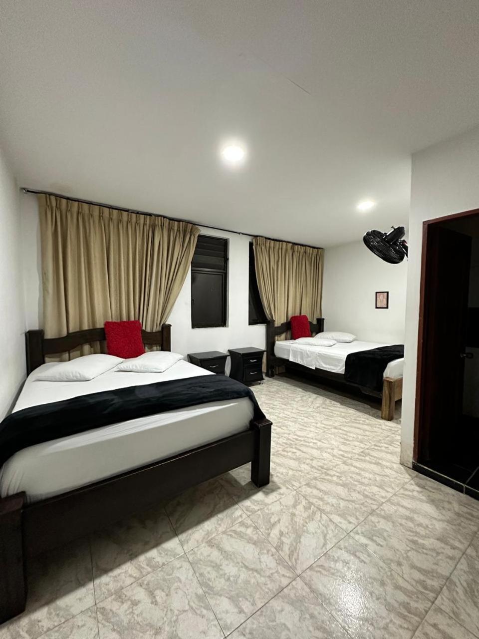 Plaza Real Hotel 3*