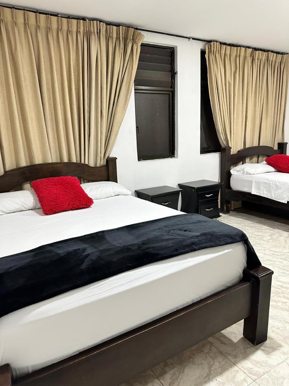 Plaza Real Hotel 3*